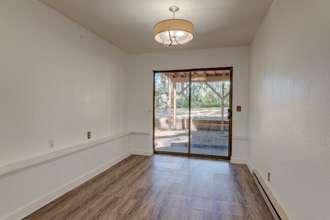 Building Photo - 1638 Fern Pl