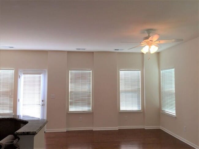 Building Photo - Gorgeous 3 Bedroom townhome in Steelcreek!