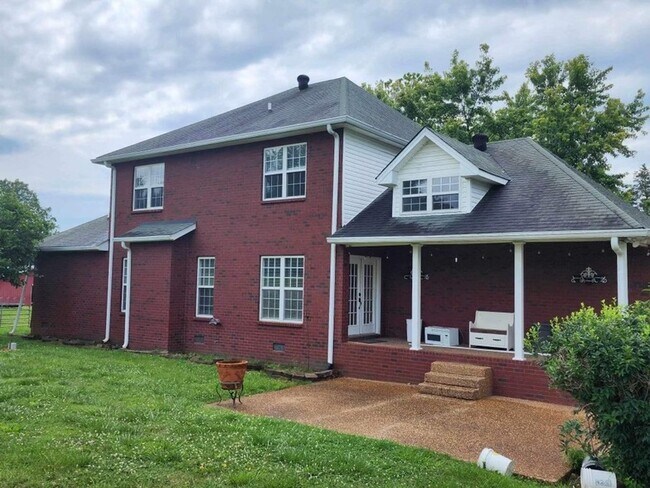 Building Photo - 449 Sanders Ln