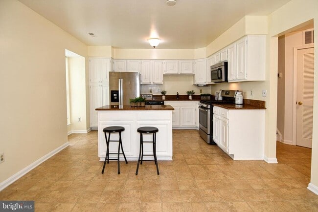 Building Photo - 6125 Trident Ln