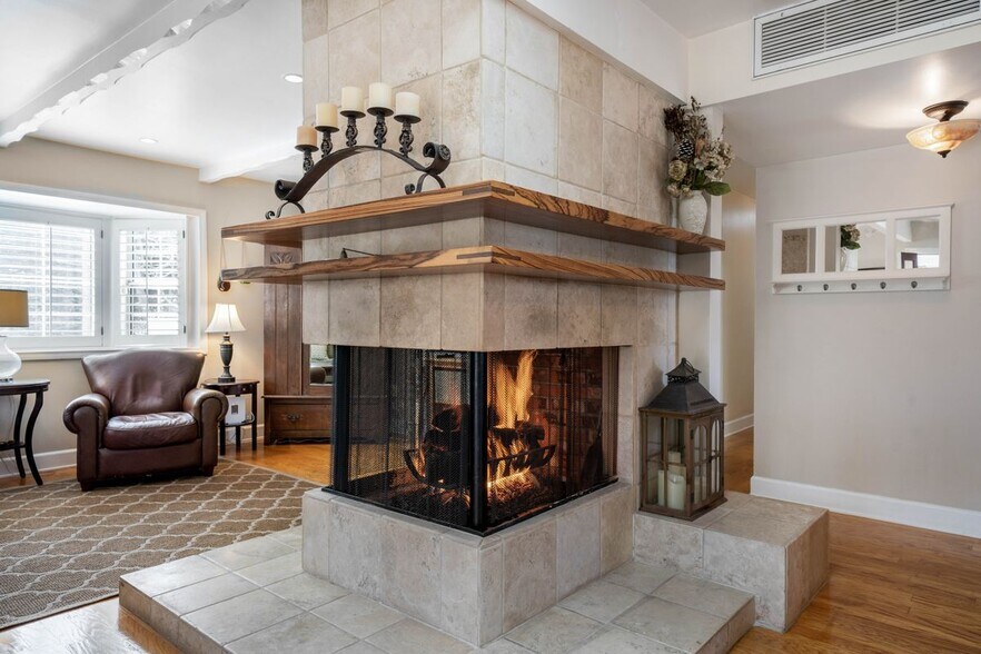 Building Photo - 4571 Canoga Dr