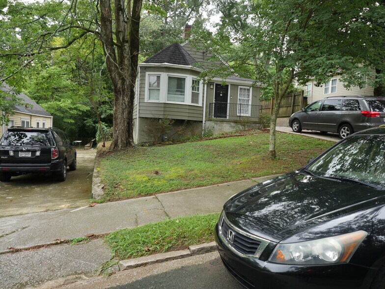 Front of the house - 1065 Atlantic Dr NW