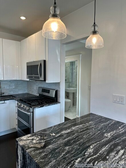 Building Photo - 40 Cameron St