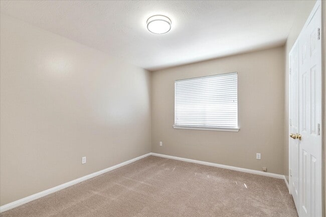 Building Photo - 2614 Maple Pl Ct