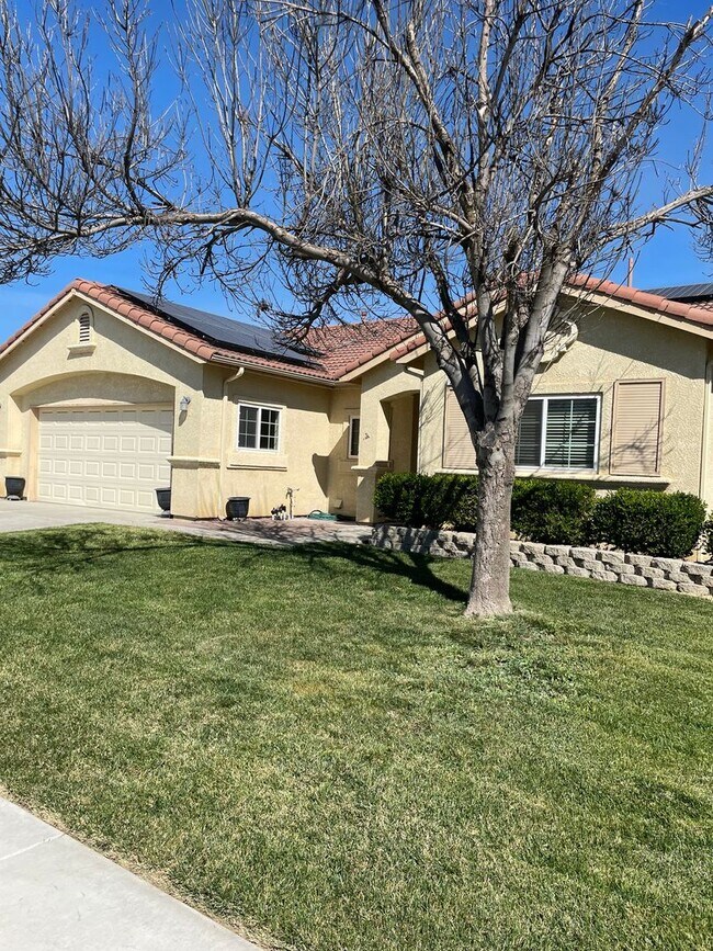 Building Photo - Luxury 3 Bed / 2 Bath Home with Pool and Solar Panels – Available 4/1/2026