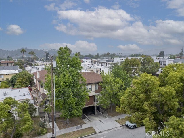 Building Photo - 914 E Elk Ave