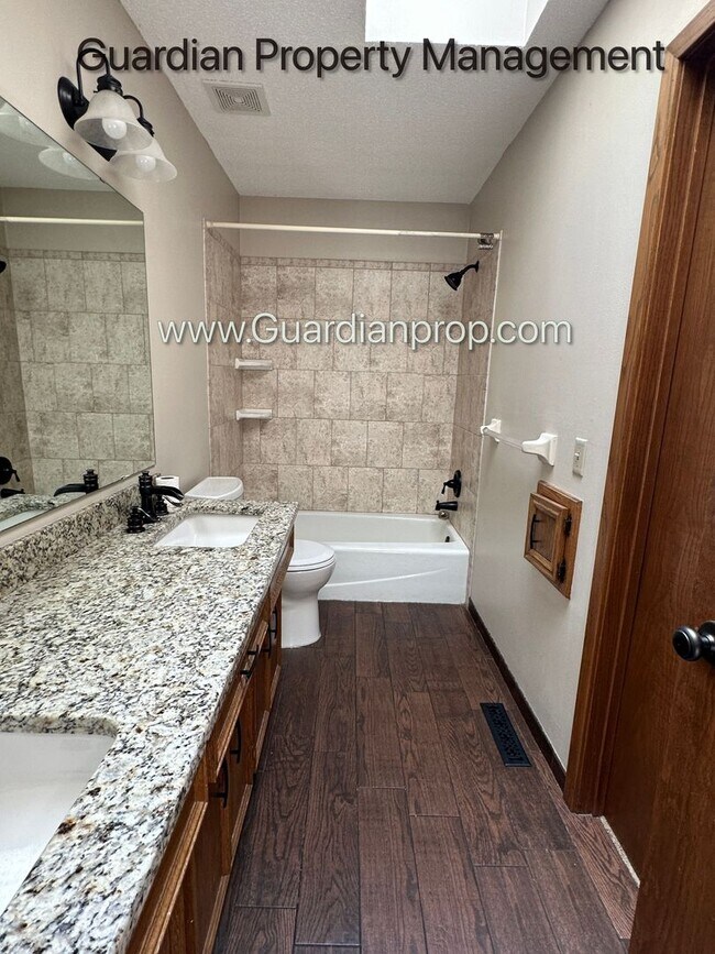 Building Photo - Eden Prairie Single Family Home, 2 Car Garage, Large Fenced Back Yard, September/October Move in
