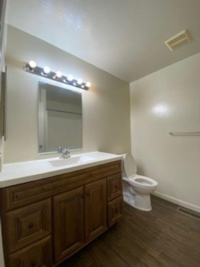 Building Photo - 124 S Silverwood Ln