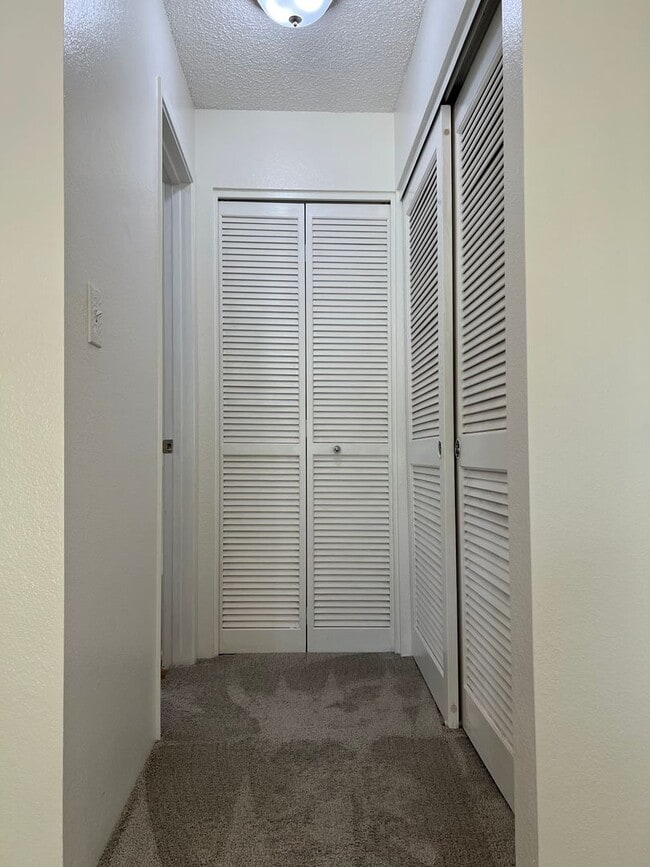 Building Photo - Charming Townhouse-2Bedrooms, 1Bathroom, 2...