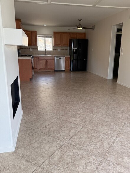 Building Photo - 39921 Estates Rd
