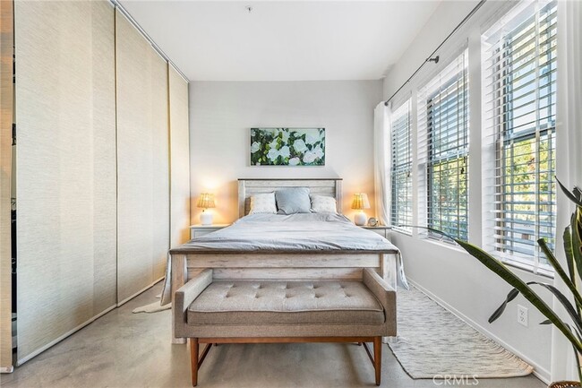 Building Photo - 210 N Spurgeon St