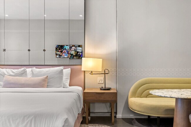 Building Photo - 801 S Miami Ave