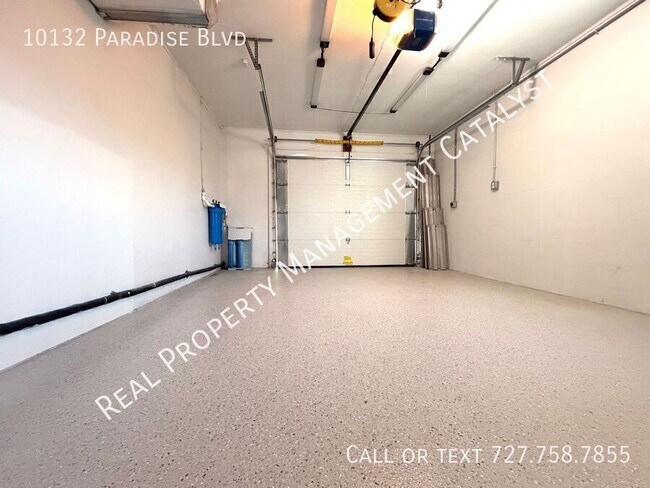 Building Photo - 10132 Paradise Blvd