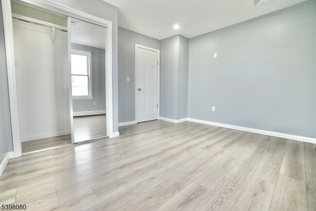 Building Photo - 60 Sidney St