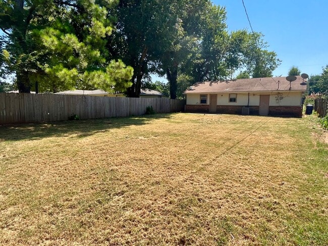 Building Photo - Beautiful Remodeled Mustang Home!