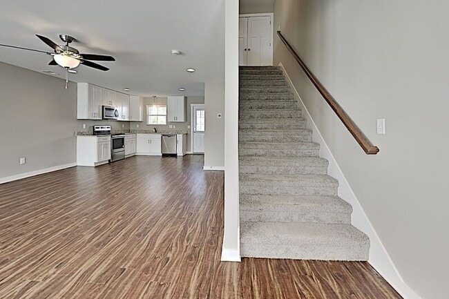 Building Photo - Newer Construction Townhome in Madison