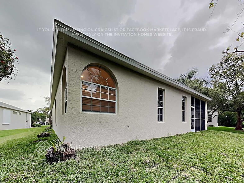 Building Photo - 805 Suntree Woods Dr