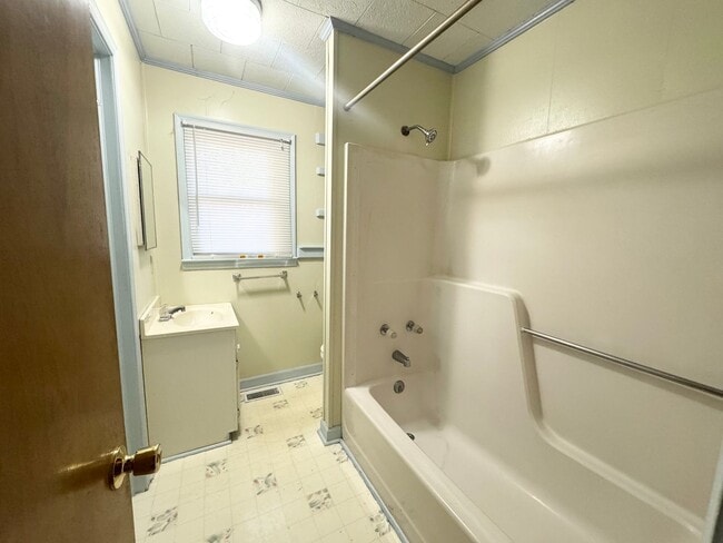 Building Photo - 108 Jennings Dr