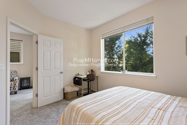 Building Photo - Four Bedroom Home with Amazing Views in Bull Mountain!