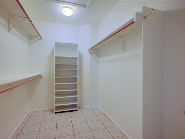 Building Photo - Beautiful 2-Bedroom, 2-Bath Home with Community Pool