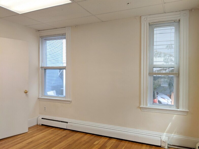 Building Photo - 20 Mossland St