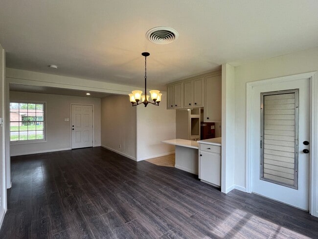 Building Photo - Remodeled 3 Bedroom 2 Bath in Central City