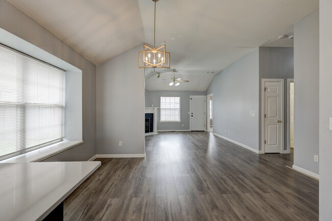 Building Photo - 312 SW 40th St