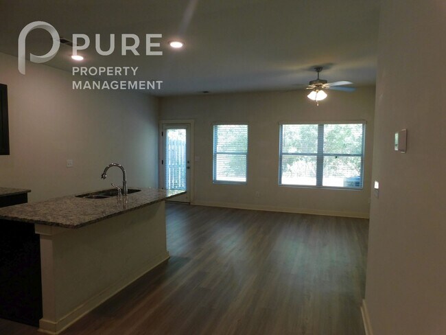 Building Photo - 672 The Heights Ln