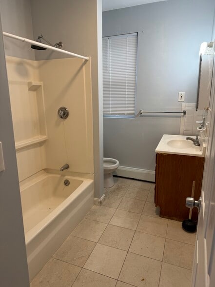 Building Photo - 75 Putnam St