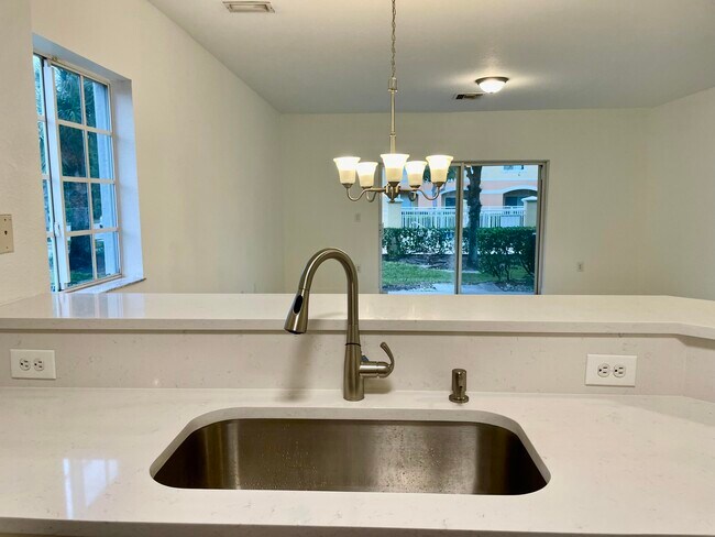 Building Photo - 4987 SE Mariner Garden Cir