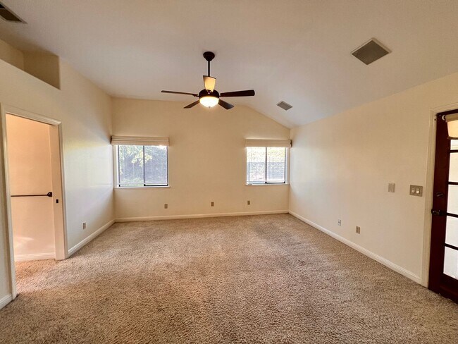 Building Photo - SOUTHWEST BAKERSFIELD