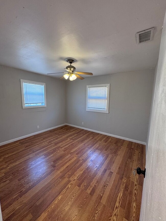 Building Photo - Just Renovated-Right off I-27 and 50th Street