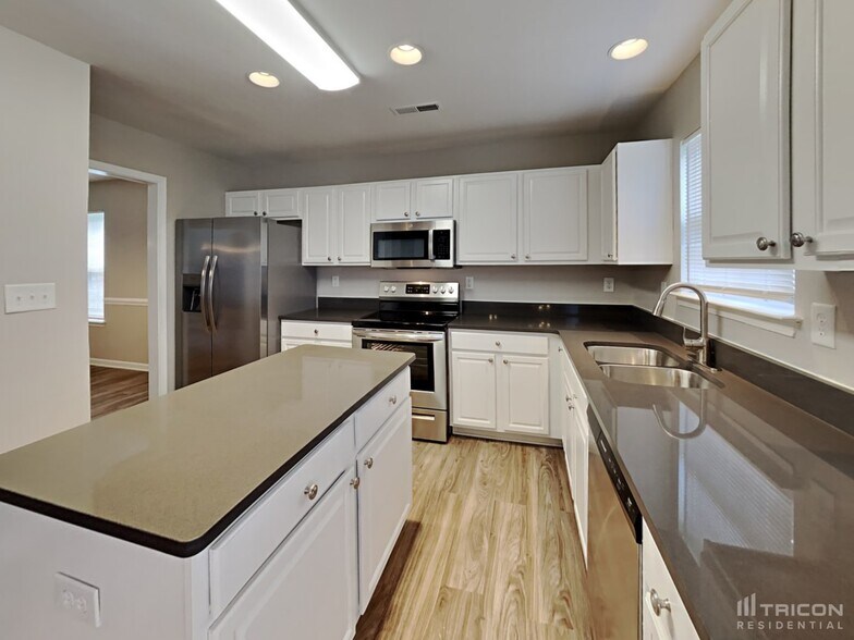 Building Photo - 1916 Lexington Ave