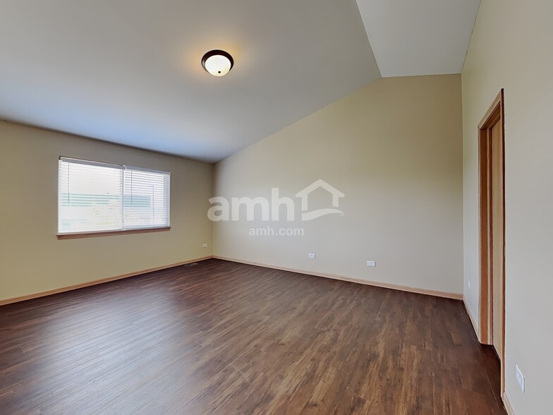 Building Photo - 916 Mazalin Dr