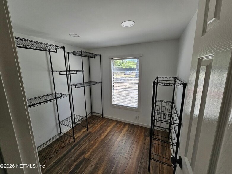 Building Photo - 3513 E Buffalo Ln