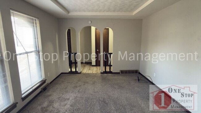 Building Photo - Beautiful Split Level Home w/ 4 Bedroom an...