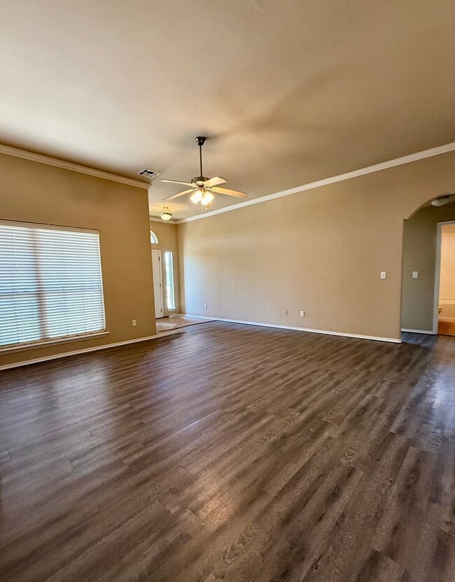 Building Photo - Beautiful home located by Heart Hospital o...
