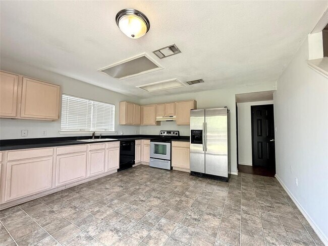 Building Photo - 2734 High Point Dr
