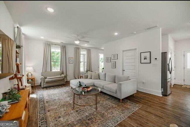 Building Photo - Modern Three Bedroom North Athens