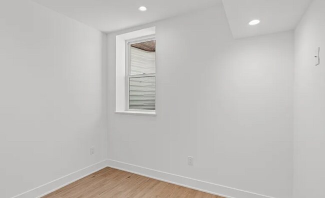 Building Photo - 1546 N Darien St