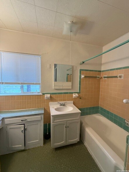 Building Photo - 374 Meredith Dr