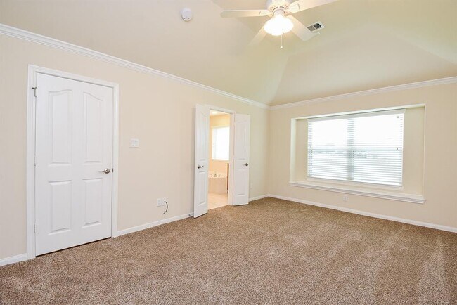 Building Photo - 231 S Lantana Cir