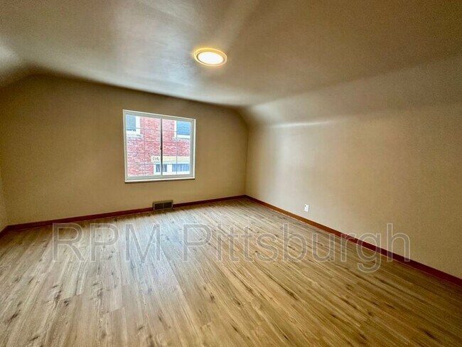 Building Photo - 533 Freeport Rd