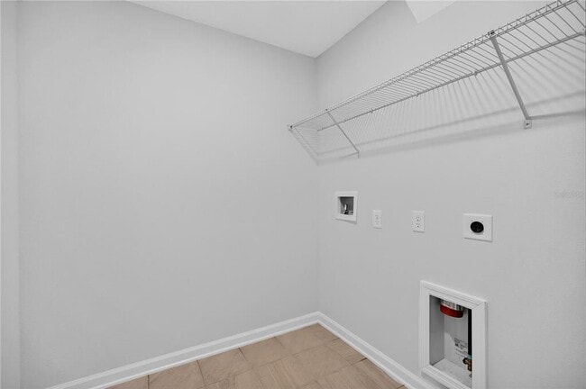 Building Photo - 33 Somerset Ave