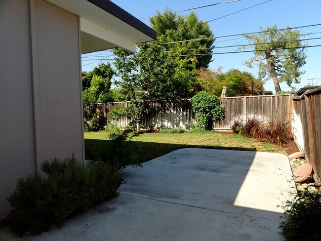 Building Photo - High-End San Jose 4 Bedroom Eichler!