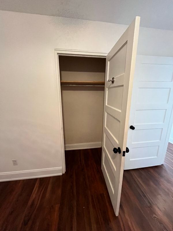 Building Photo - 2701 Hartford Dr