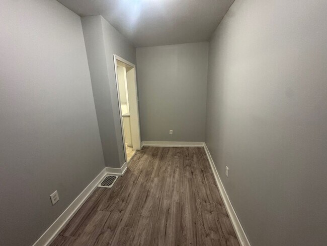 Building Photo - 7602 Wentworth Ave