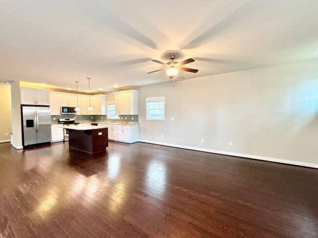 Building Photo - Gorgeous Home in Town Center Virginia Beach!