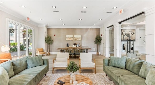 Building Photo - 2910 Clairmont Rd