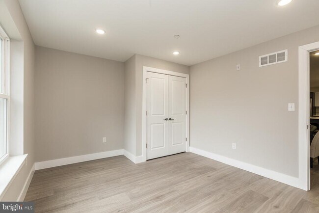 Building Photo - 1724 N Marshall St